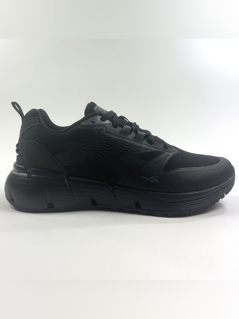 Reebok Mens Size 9.5 Black Shoes Sneakers Athletic Training Walking 30414MBZV